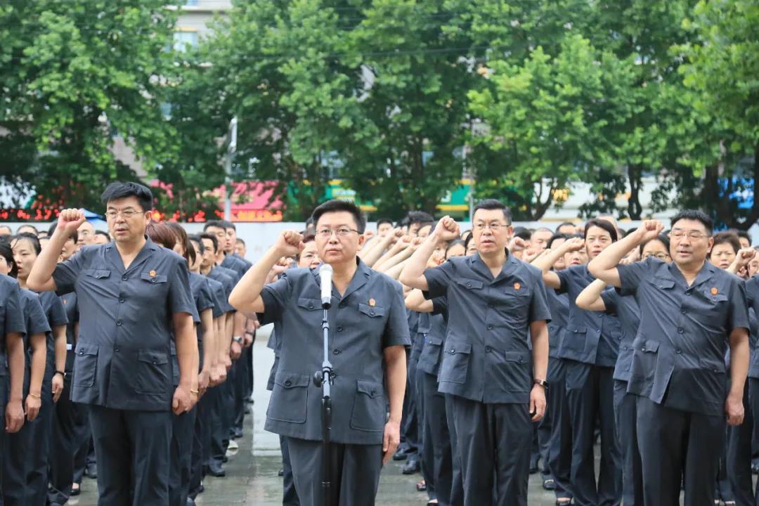 索贿36万的80后乡党委书记哭泣出镜，商人觉得维护关系成本高将其举报
